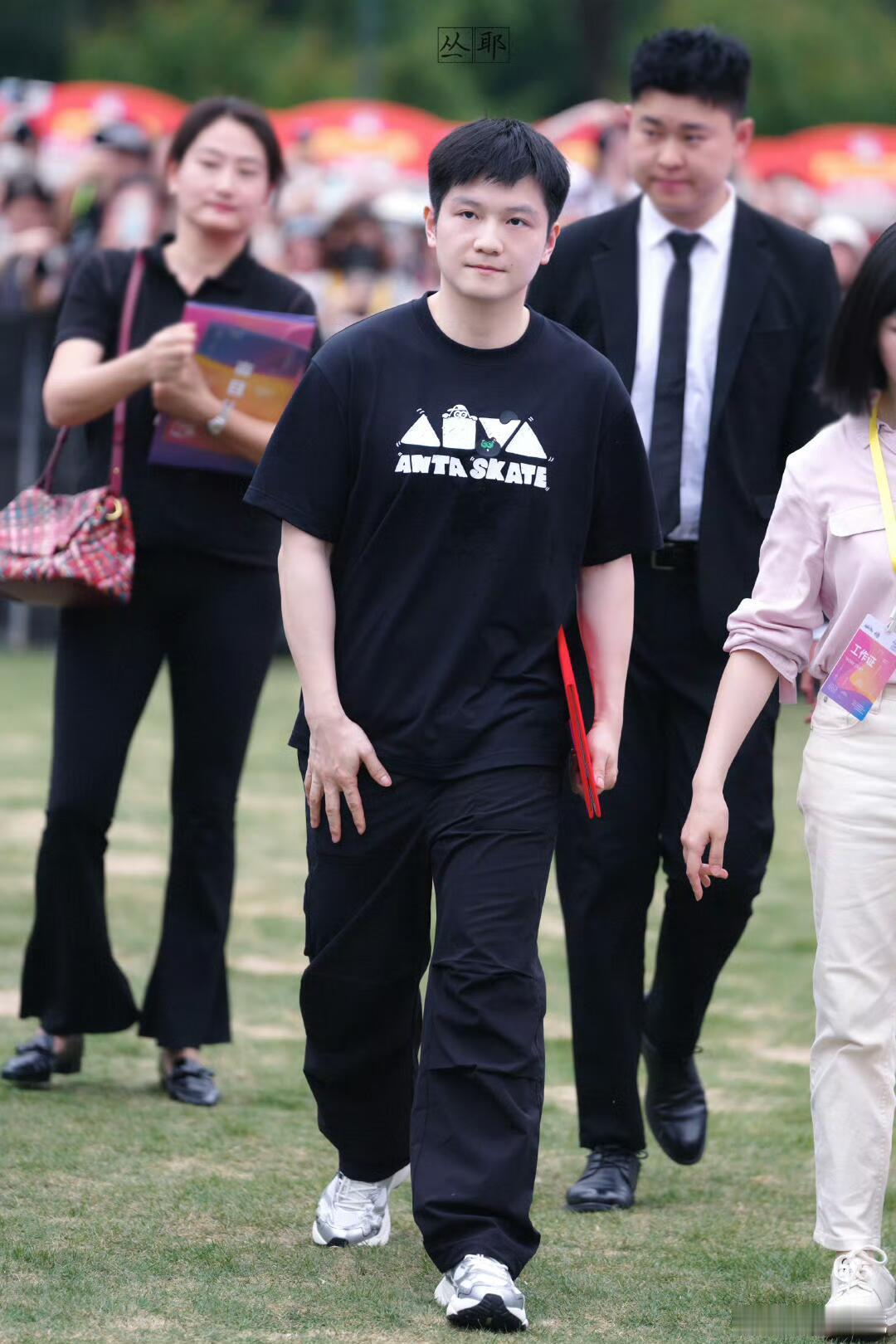 好乖好可爱 今天胡子刮的挺干净哈哈哈，不愧是文明大使cr：水印 ​​​