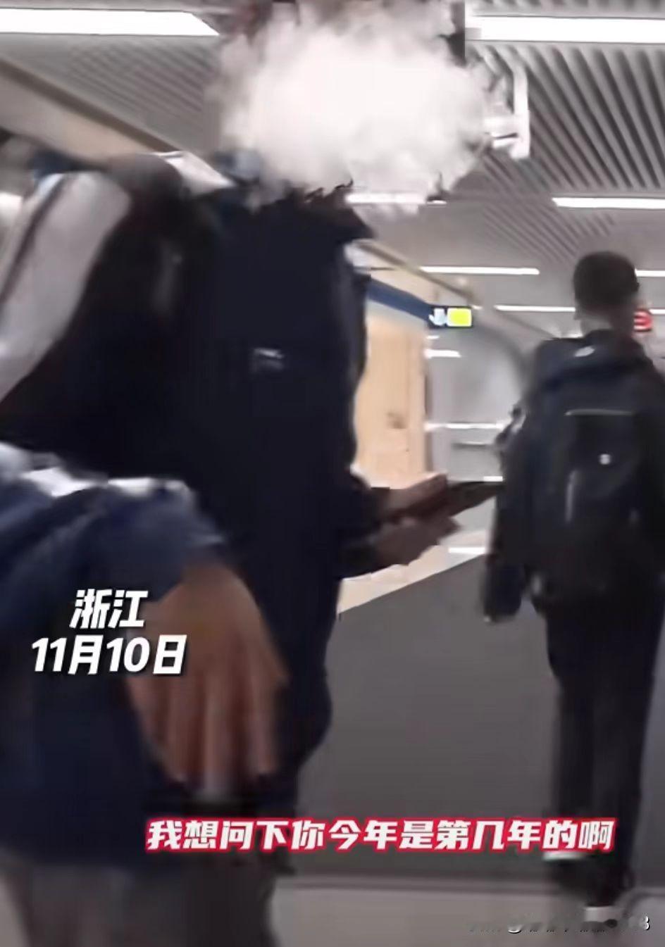 最受惊吓的应该是这个骗人的男子！
本来以为高中生单纯好忽悠，
哪里知道现在的高中