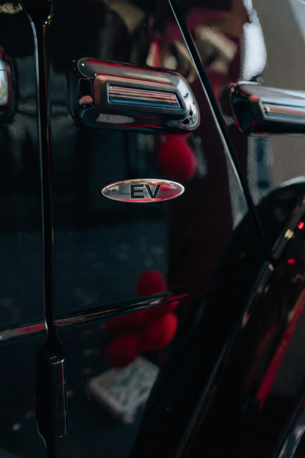 想把我 奔驰电G 翼子板上的 EQ 标识换掉，这样才能更好的让别人知道 我这是 