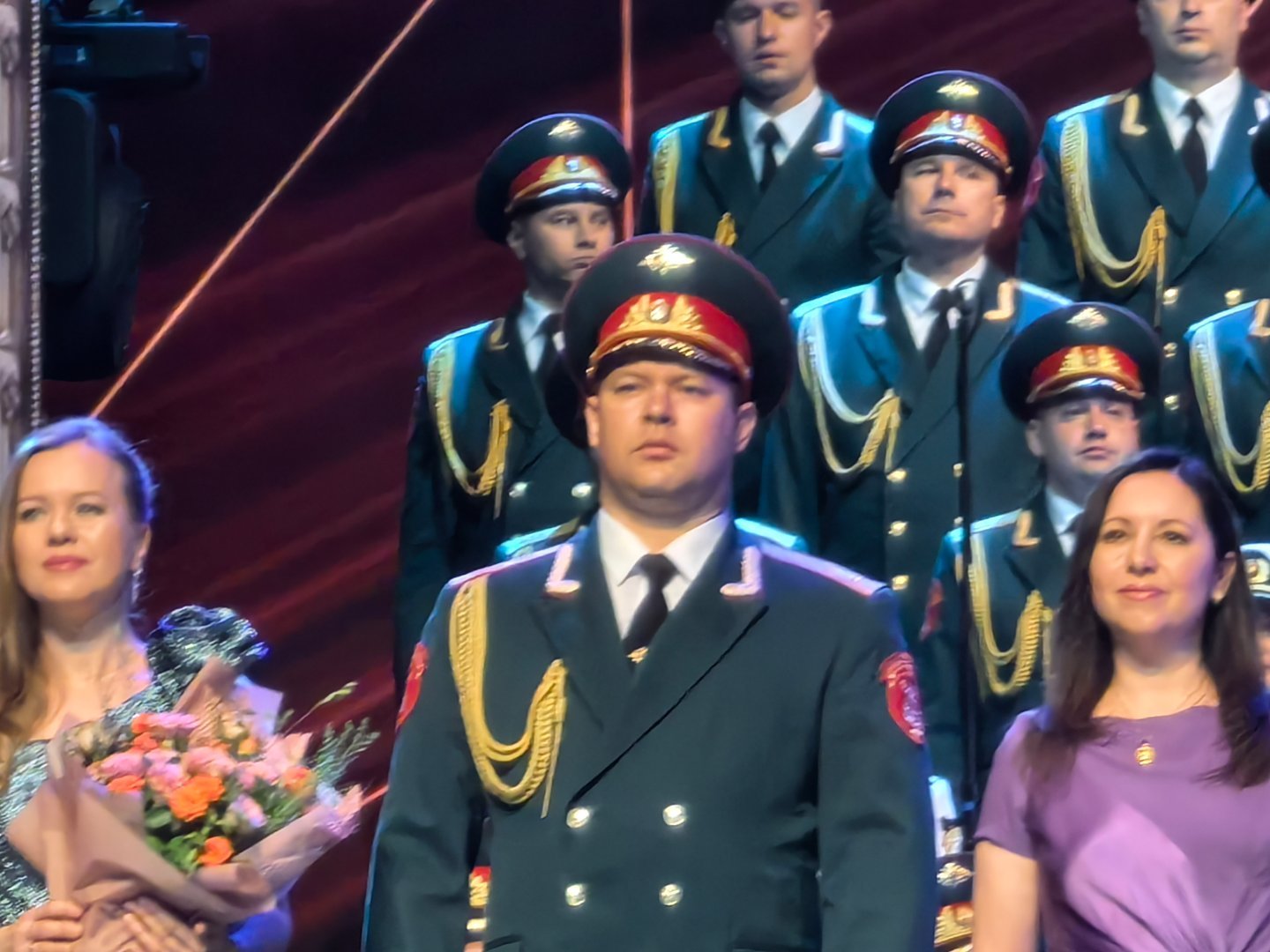 全场乌拉的时候就你板着脸[怒] ​​​