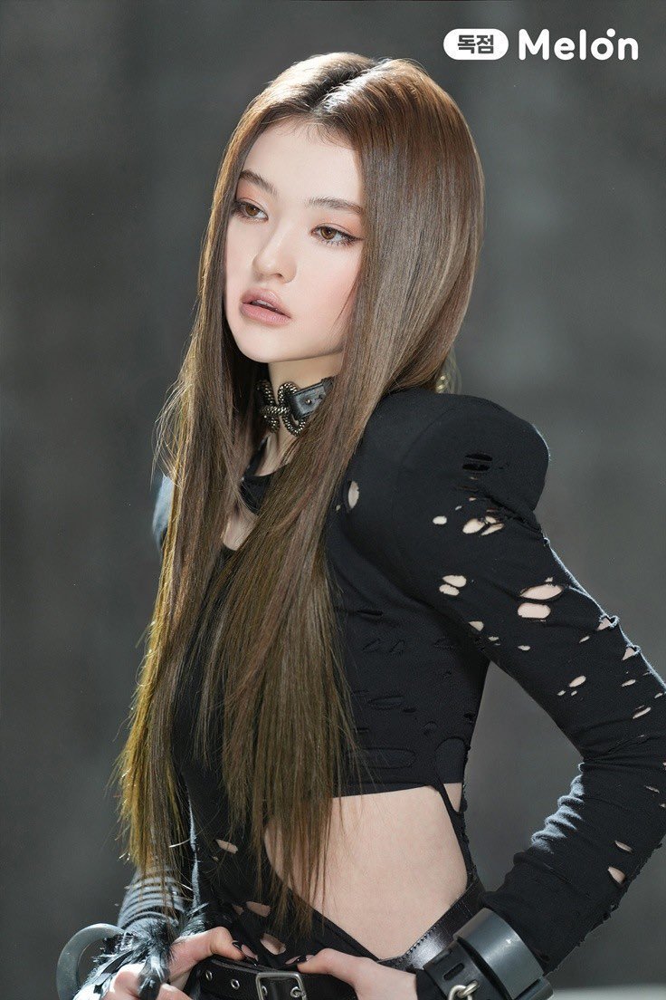 ellagross  ELLA参与了新歌DDI RO RI和Revenge的作词