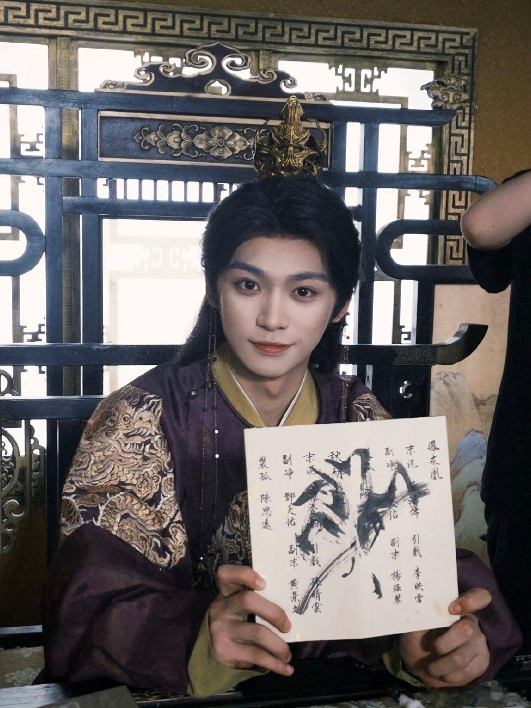 梓渝这个衣服不是找亲吗你所谓的迷茫，不过是清醒地看着自己沉沦梓渝‖梓渝[超话] 