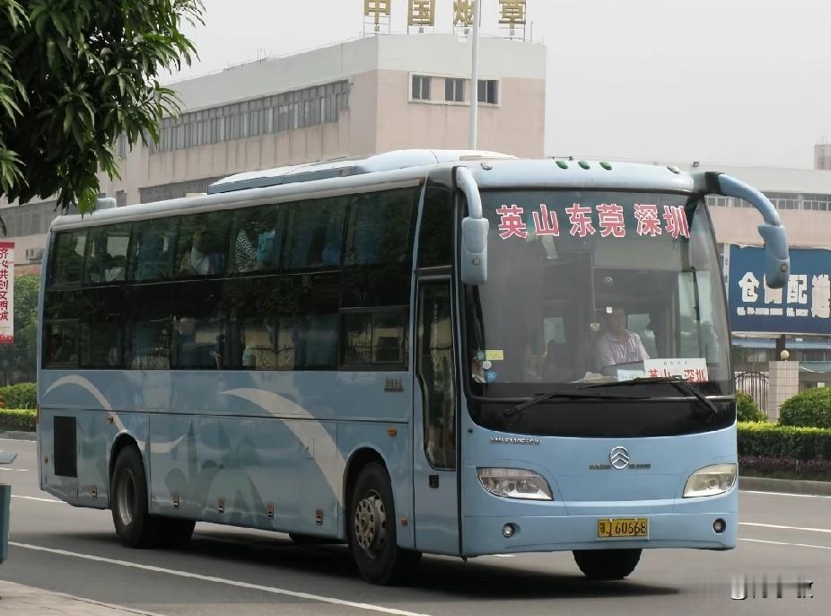 湖北黄冈市曾经的省际长途线路，还有多少在跑？
英山—深圳
黄冈—深圳
黄冈—温州