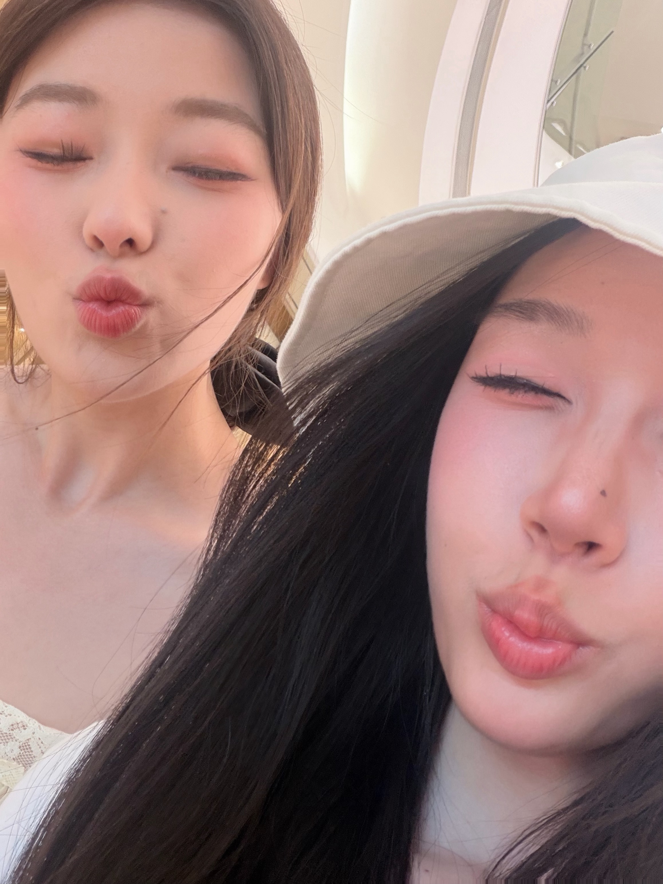 来姨妈第一天播完两场 三点睡觉也要八点起来见面 我们才是真爱