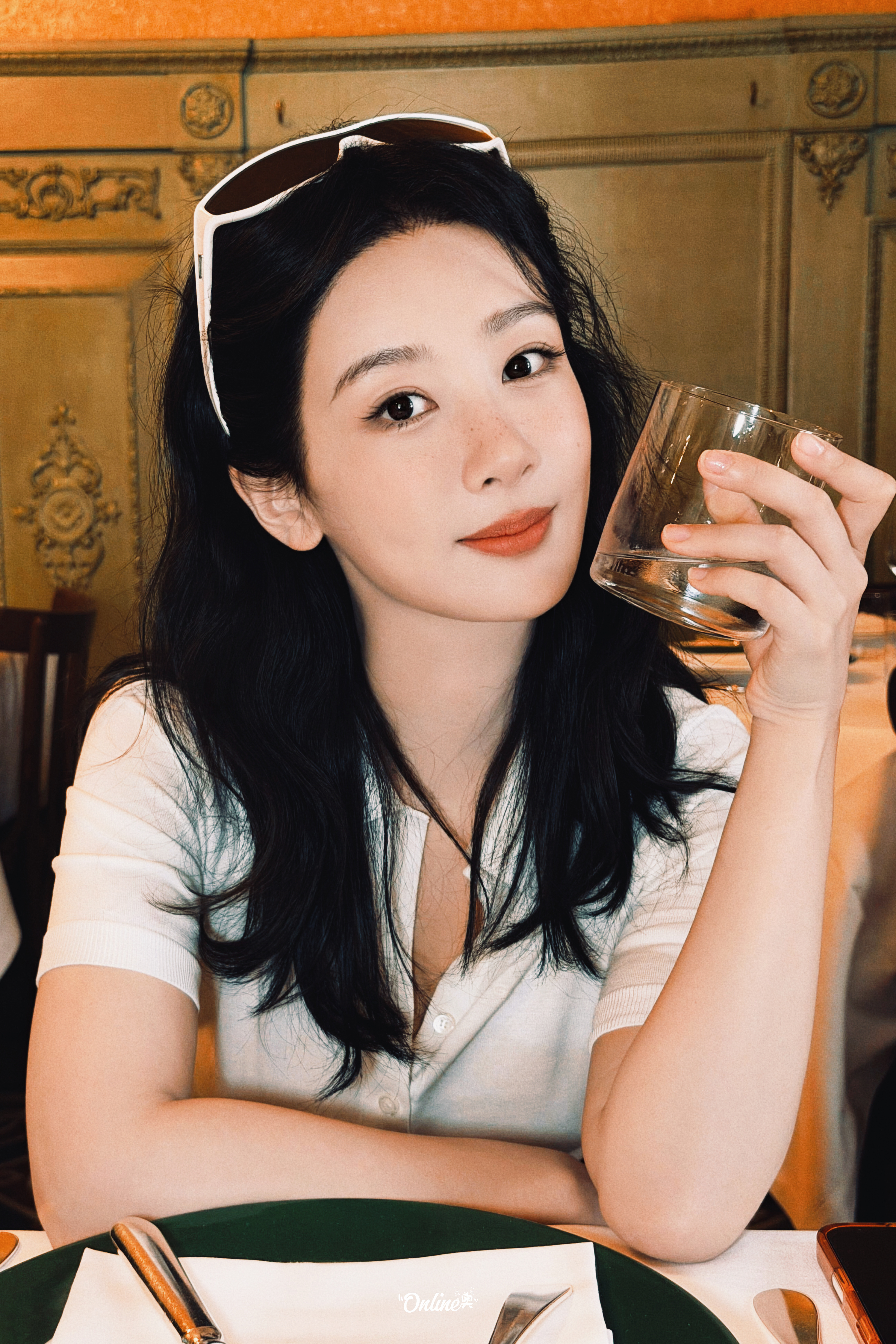 杨紫  “春天会下雪，夏天有大雨，一年四季会有很多意外，但最迷人的还是遇见了你”