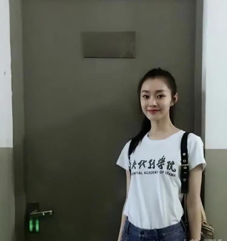 你看过了#宋轶非自然死亡# 宋轶学生时候的照片没？真的很少见呢！那时候的她，简直