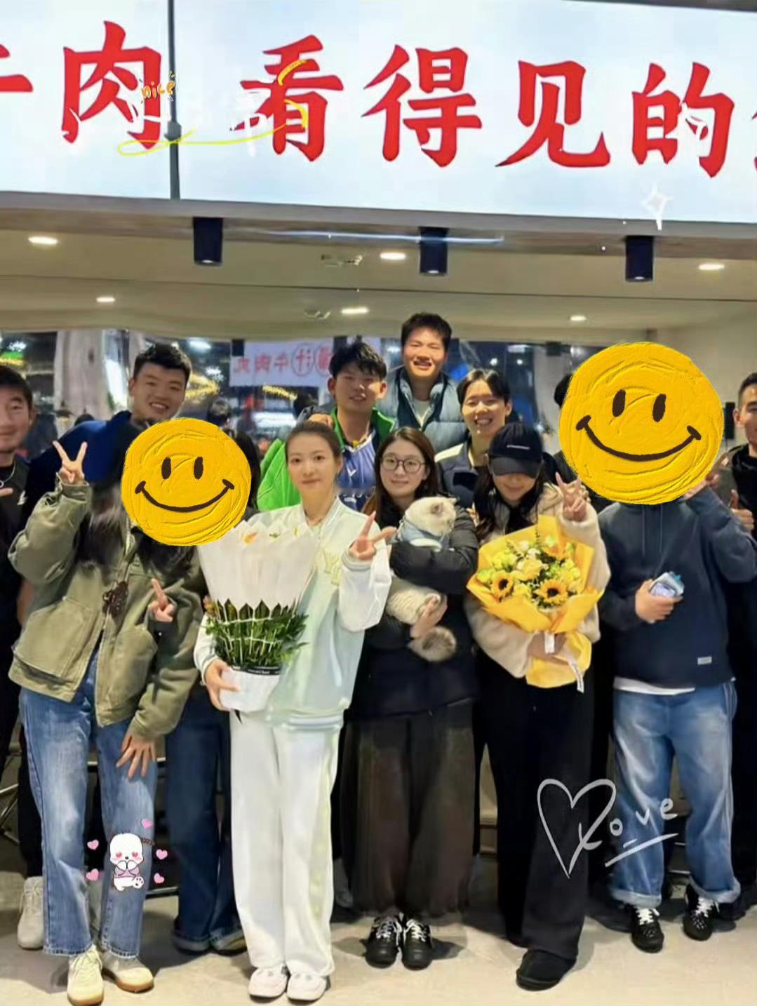 果然是站桌子上拍的吧😆😆😆 