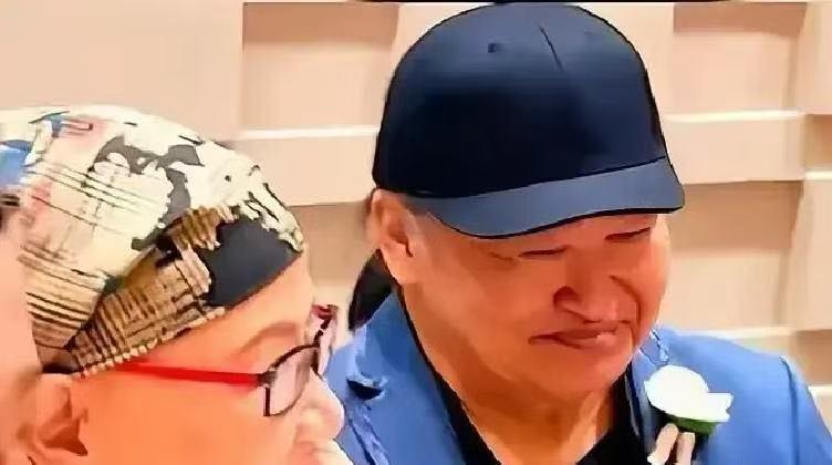 刘欢女儿刘一丝去年10月份在重庆大婚！刘欢与卢璐亲自到场见证喜事，新郎是重庆本地