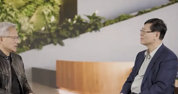 雙巨頭加碼AI！黃仁勛披露要與聯想集團聯合發布“革命性服務器”，未來2年合作規模再翻5倍