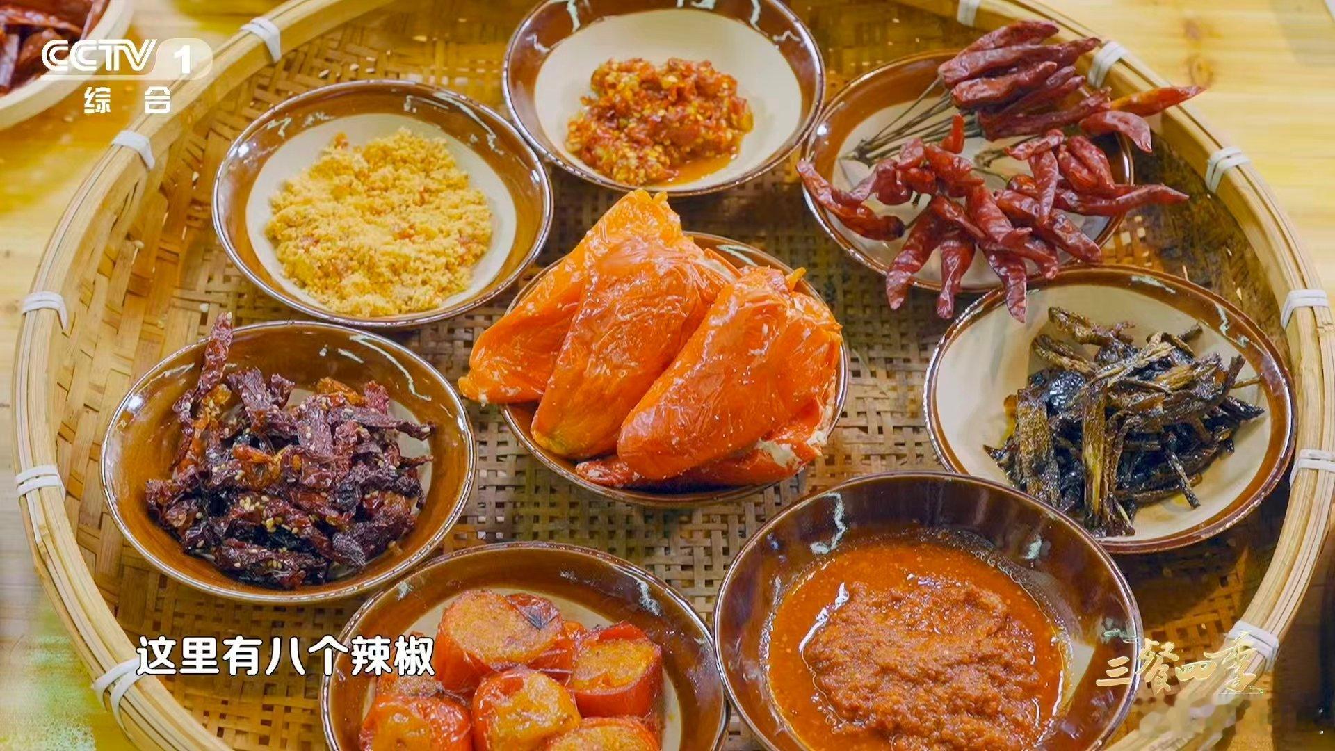 撒贝宁在湖南辣出新表情包感受地道湘西风情，从一口特色辣椒开始，上头的鲜辣与温润口