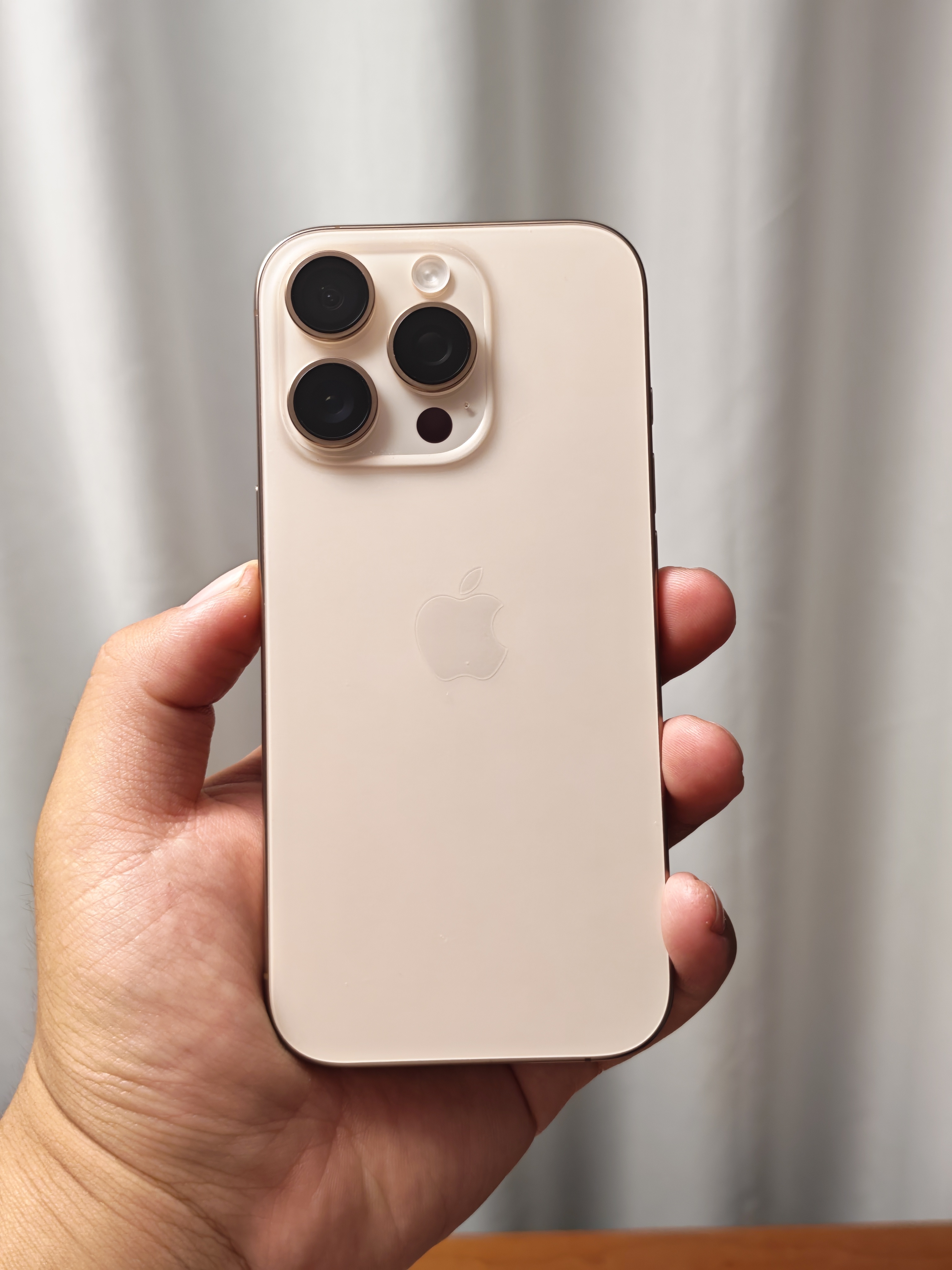 苹果17发布会定档所以我这台99新的iPhone16Pro 256G，电池98，