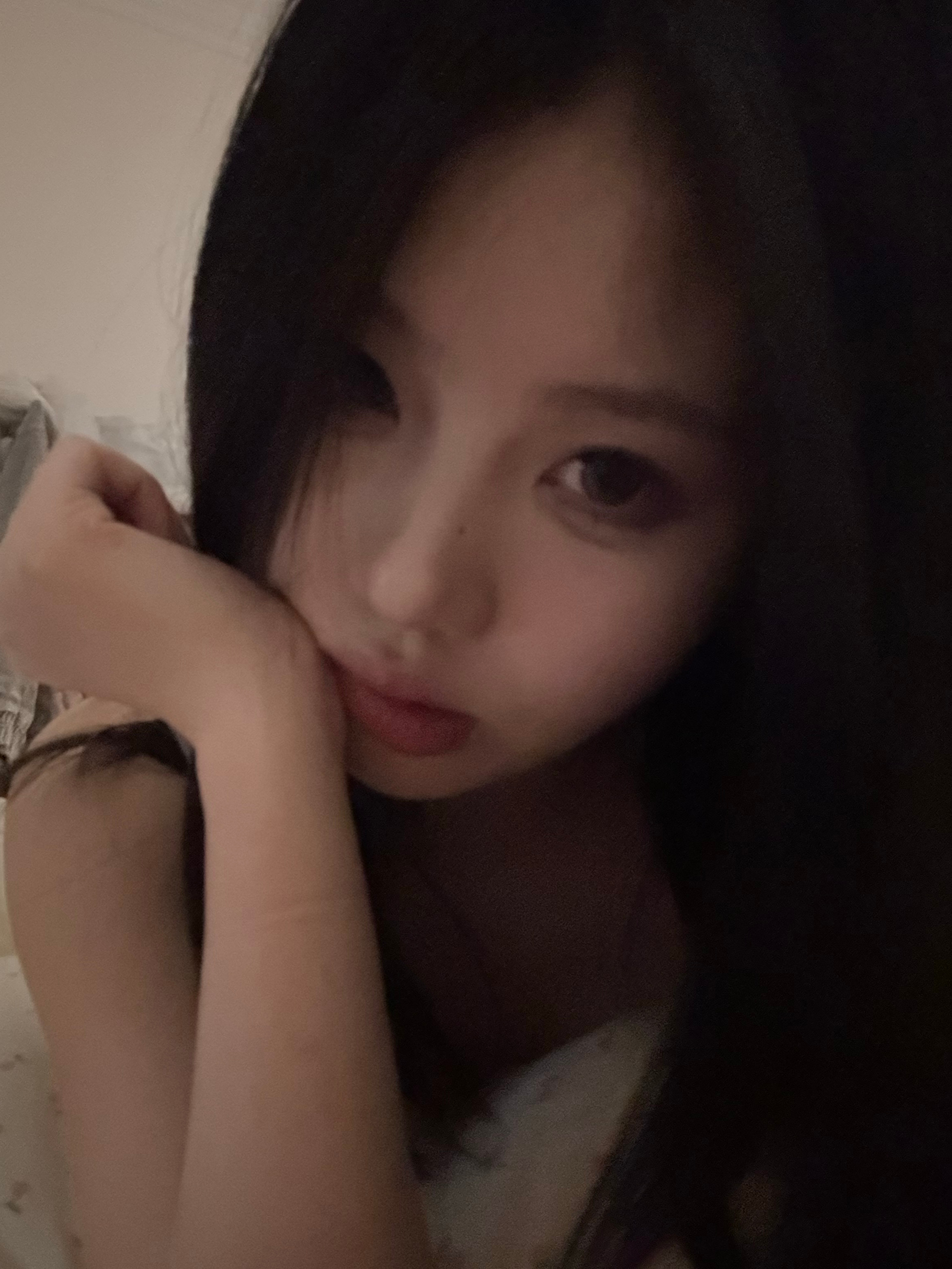 感觉这个凹陷巨丑无比，美图秀秀竟然还有这样的美颜.. ​​​