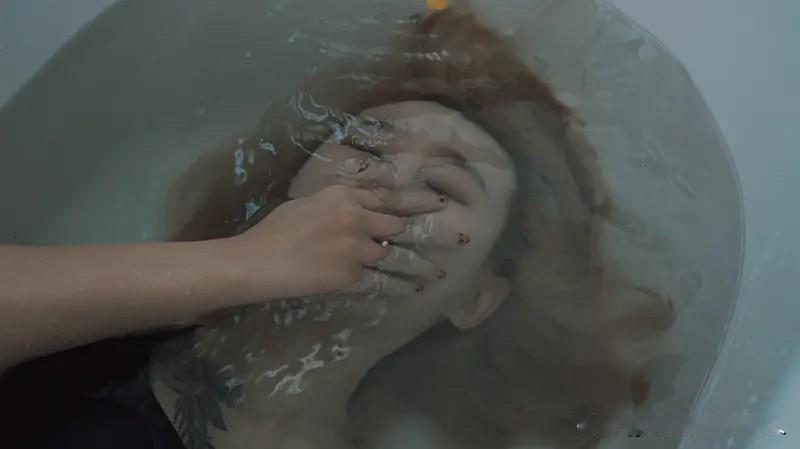适度的生理快乐能有效提高人的幸福感，让平淡的生活增添不少滋味，带来更丰富的体验。
