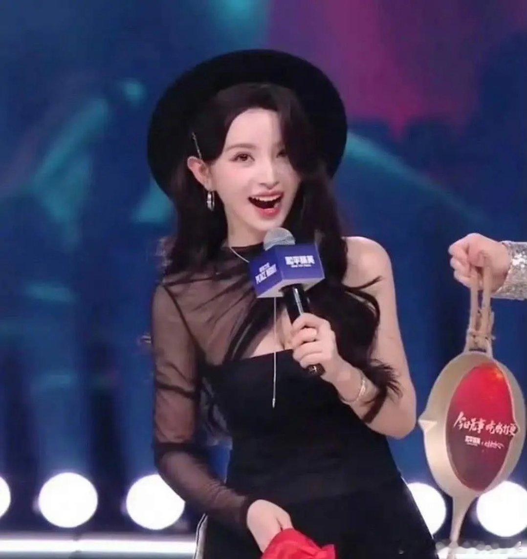 更喜欢田曦薇有刘海，她更适合当甜美或者甜酷 ​​​