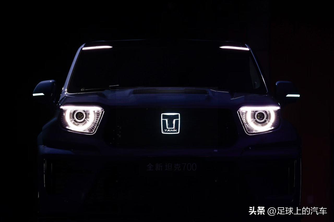 全新坦克700预售43.8万起，评论区直接炸锅：“这价是不是飘了？”
 
先别急