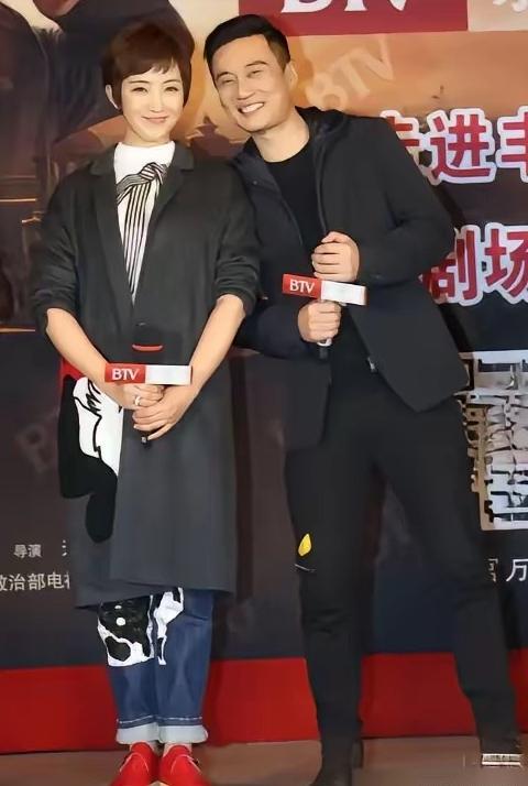 白天在片场演父女，晚上回酒店搂着睡一张床。这哪是演戏，这是“公款谈恋爱”加“合法