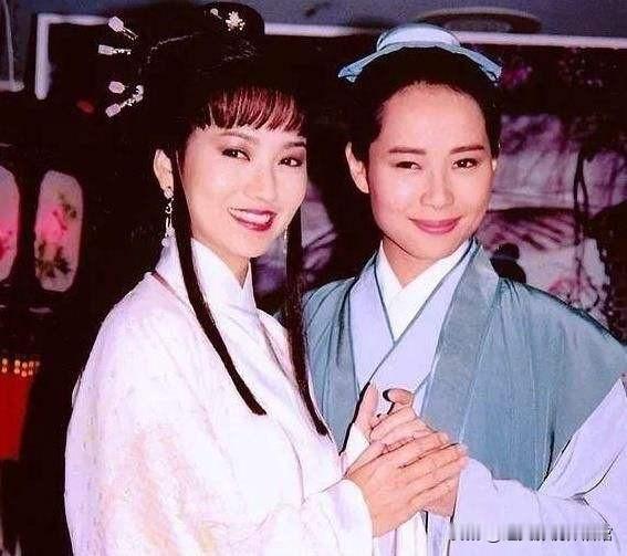 许仙白素贞，许仕林胡媚娘，明明就是同一个人饰演的，但后面两个人却比前面两个人看上