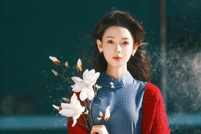 陈瑶旗袍主理人 陈瑶太适合旗袍造型了，称得上九门里的旗袍主理人。各式旗袍上身切换