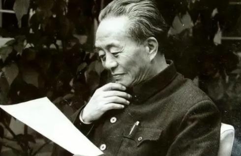 1910年，地主蒋忠樽的妻子难产2天才生下一名男孩，可他却没有一丝喜悦，转头就将