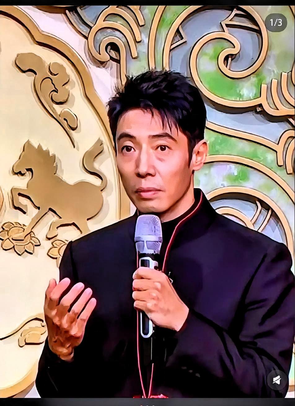 不知道大家有没有发现，今年春晚舞台上，撒贝宁明显瘦了一大圈，整个人看着有些憔悴，
