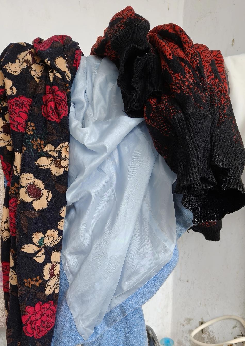 保姆质次价高
80年出生的保姆居然把加绒厚毛衣，加绒裤子，加厚保暖内衣，呢子外套