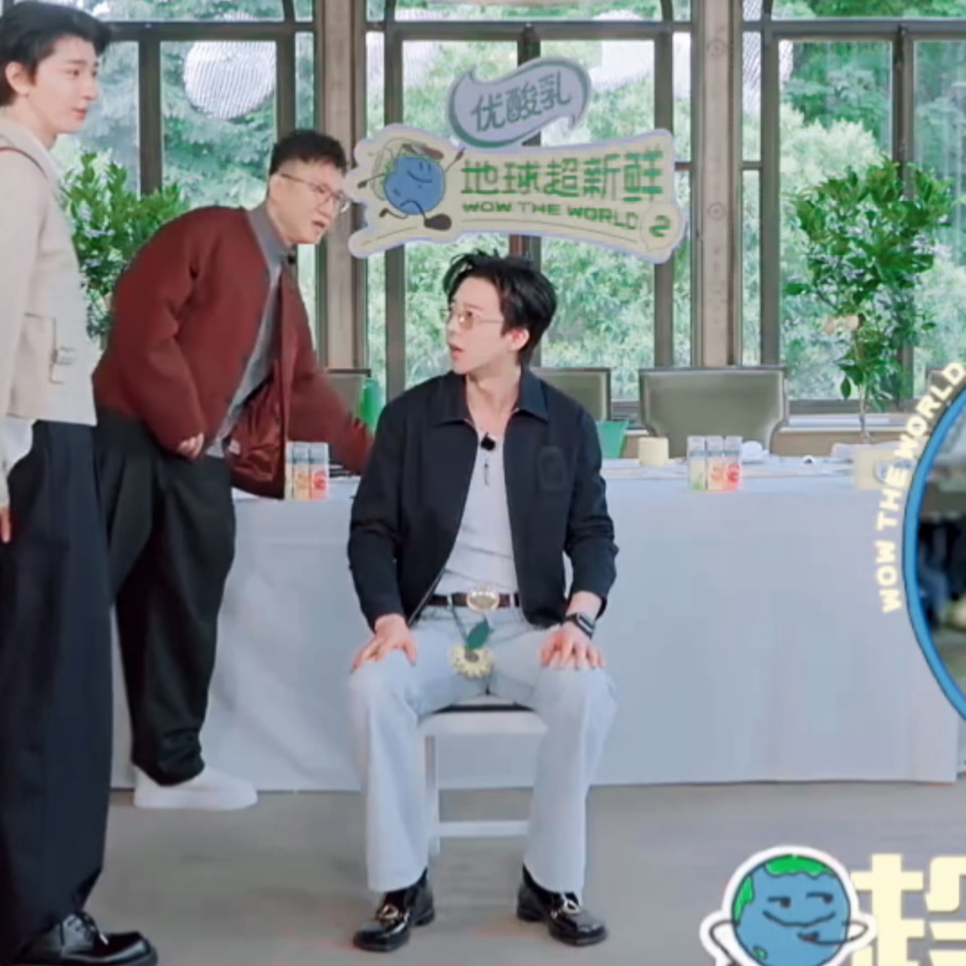 摩登兄弟怎么专门挑我哥穿这么绅士的时候来电击，哥是不是因为穿了紧身微喇裤所以不好