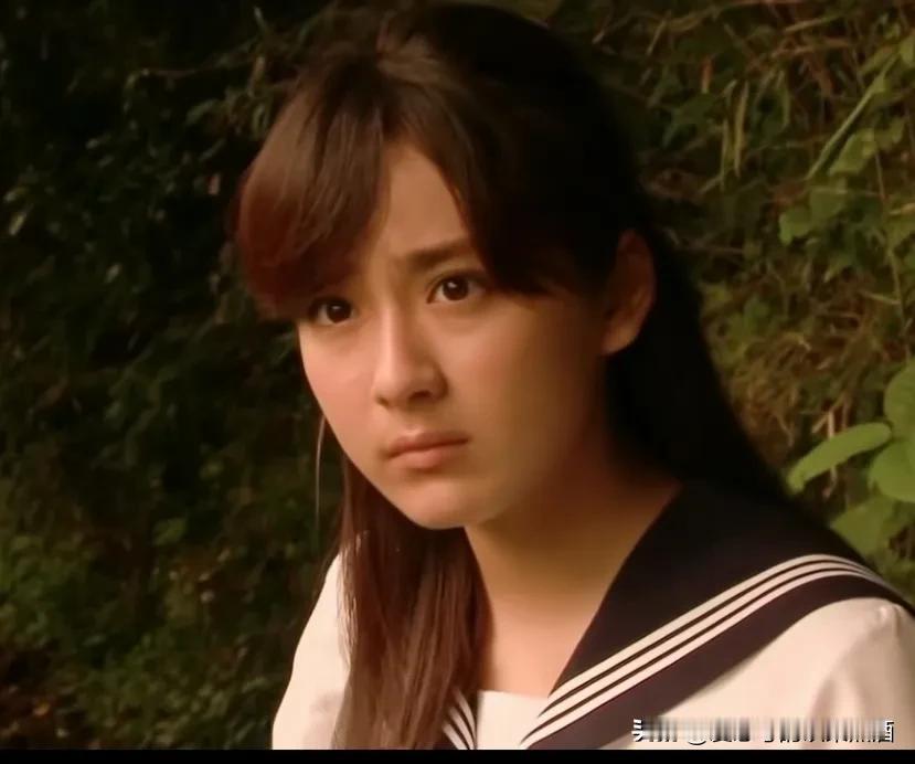 这是看到什么了？
灵异事件？
妹子的表情管理很到位啊！