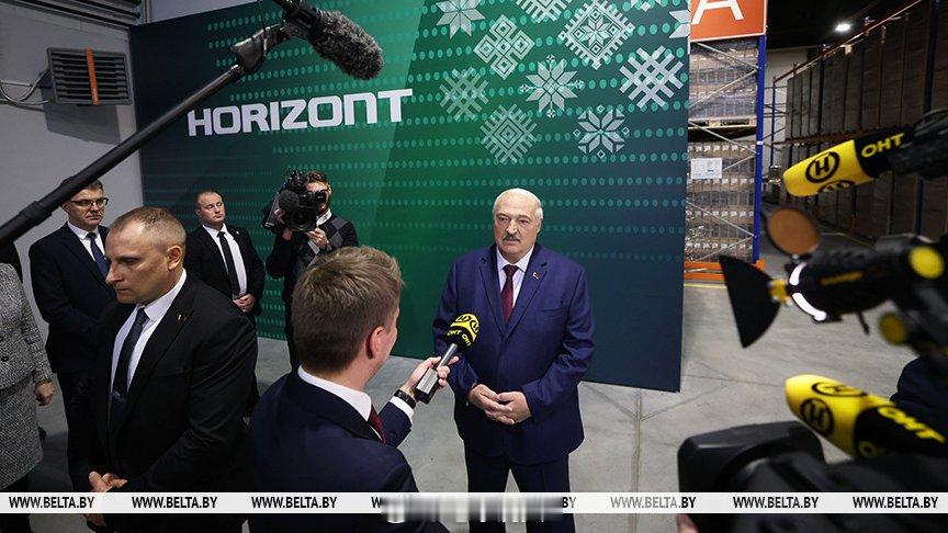 俄乌冲突 苦口婆心卢老爹“泽儿啊，悬崖勒马为时不晚啊！”“这事大概率是搅屎棍策划