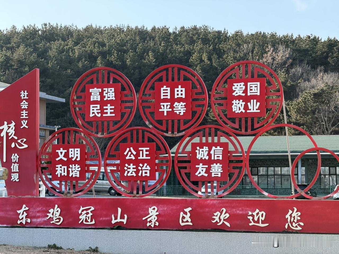 一位日本博主在社交平台发文表示，他时隔许久再次访问中国。他晒出他拍的照片，并写上