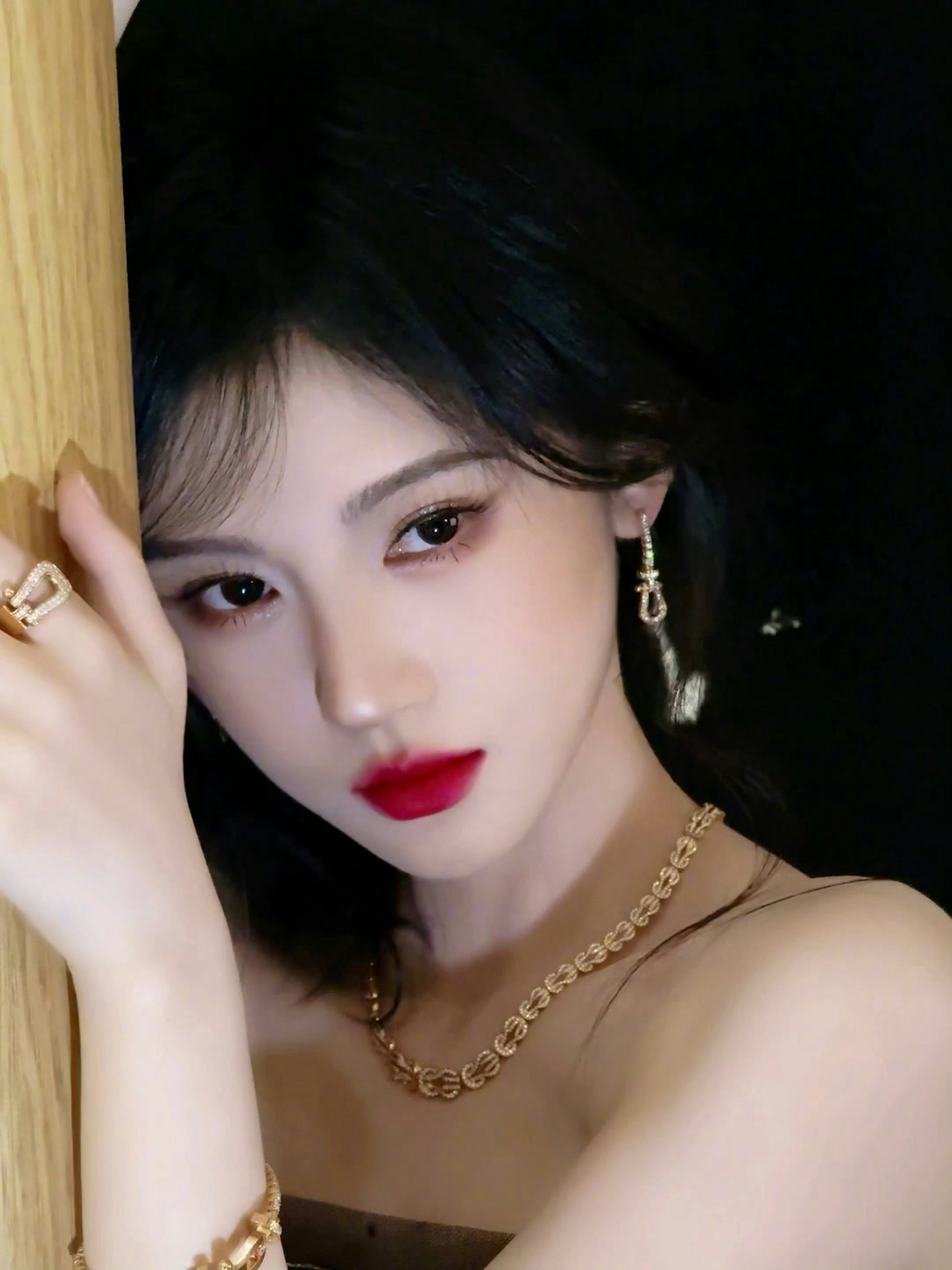 鞠婧祎时尚芭莎派对造型🈶 ​​​