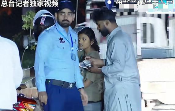 最近巴基斯坦首都伊斯兰堡，直接把安保拉满到了天花板级别，街头三步一岗、五步一哨，