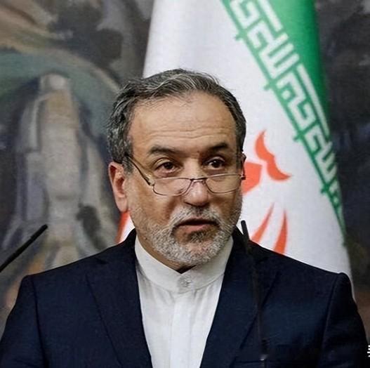 阿拉格齐在宣布“开放霍尔木兹海峡”之后，危矣。