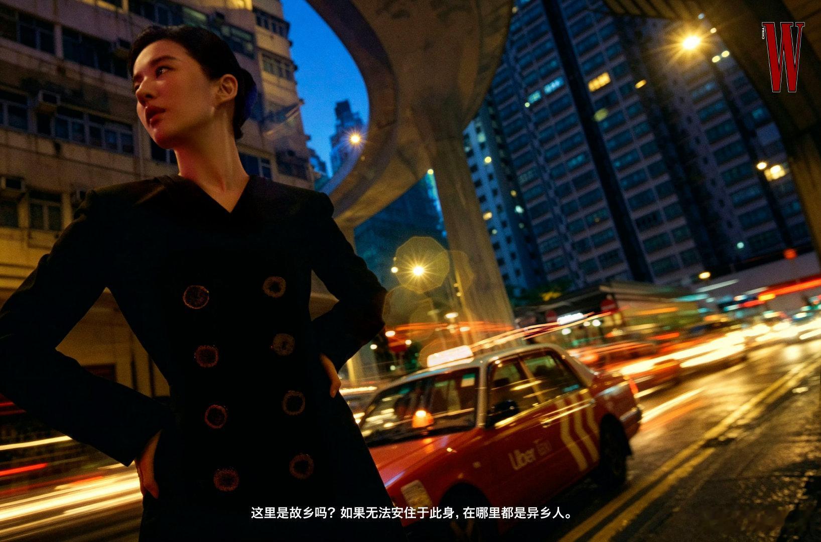 刘亦菲雨夜撑伞W就这样一张一张的发吊胃口！！！！ 