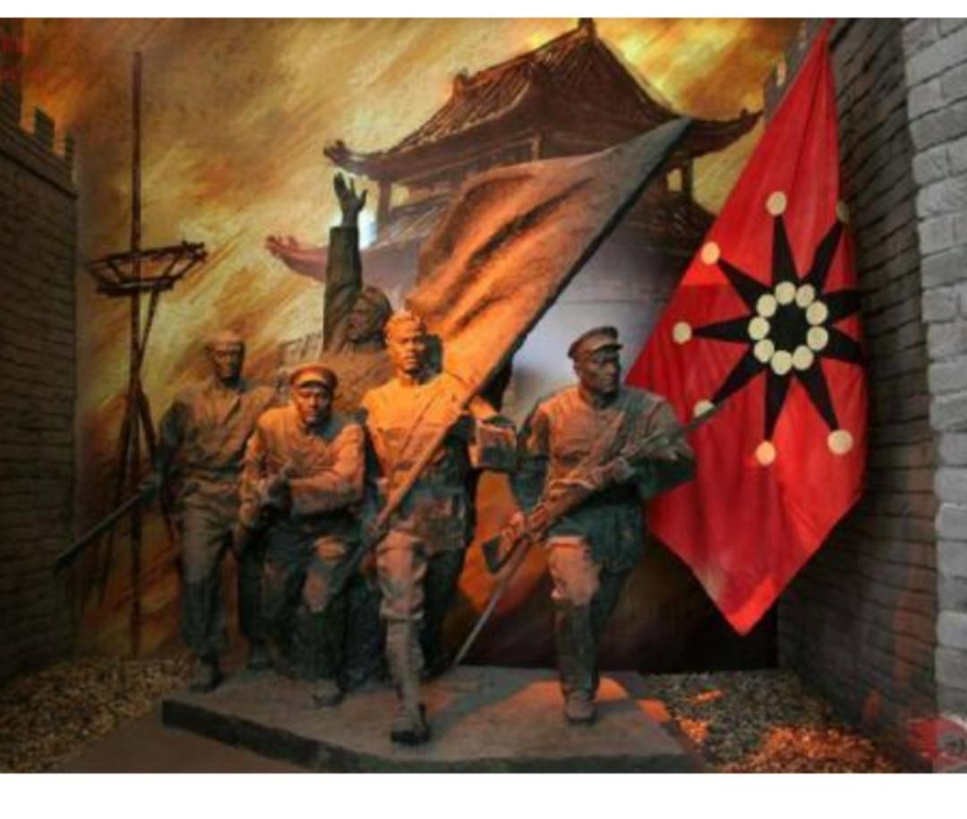 如果说黄花岗起义更像是革命前夜的“点火”，那么武昌起义就是把火真正引到地面上、并