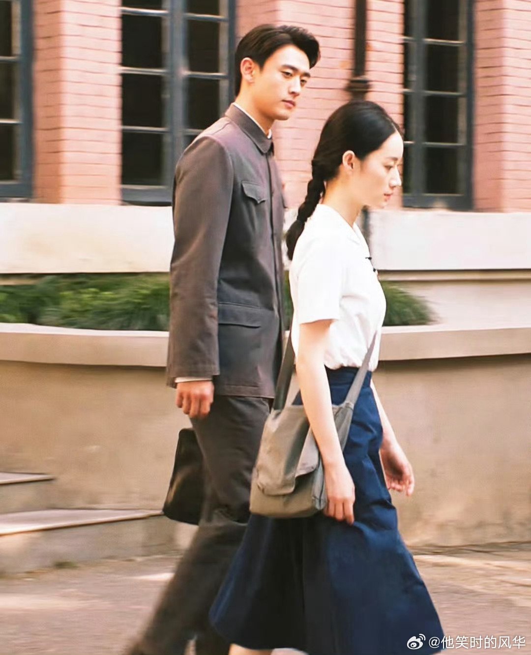 纯真年代播完卖上姐夫战袍了 追剧追到上头就算了，连周边都精准拿捏！《纯真年代的爱