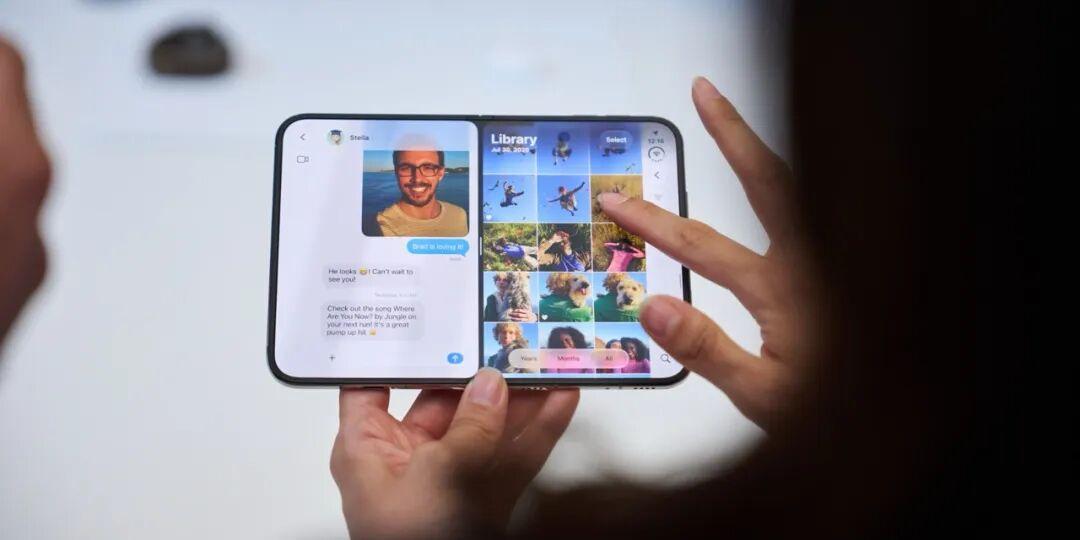 iPhone Duo 的折痕有救了：屏幕最上面那层膜可以撕下来换新
 这里每天分
