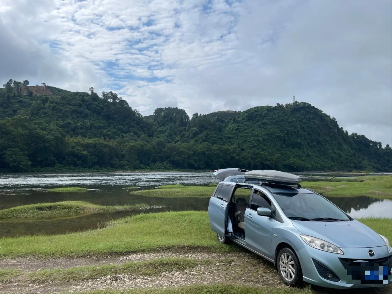 你看吧
我这匹可怜的老马
他跟我走遍天涯