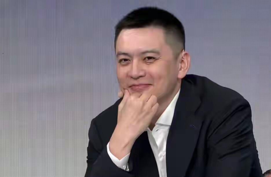 CBA休赛期五队军备竞赛暗藏争冠变数，老班底被拆得稀碎谁还敢说稳了？辽篮这波三