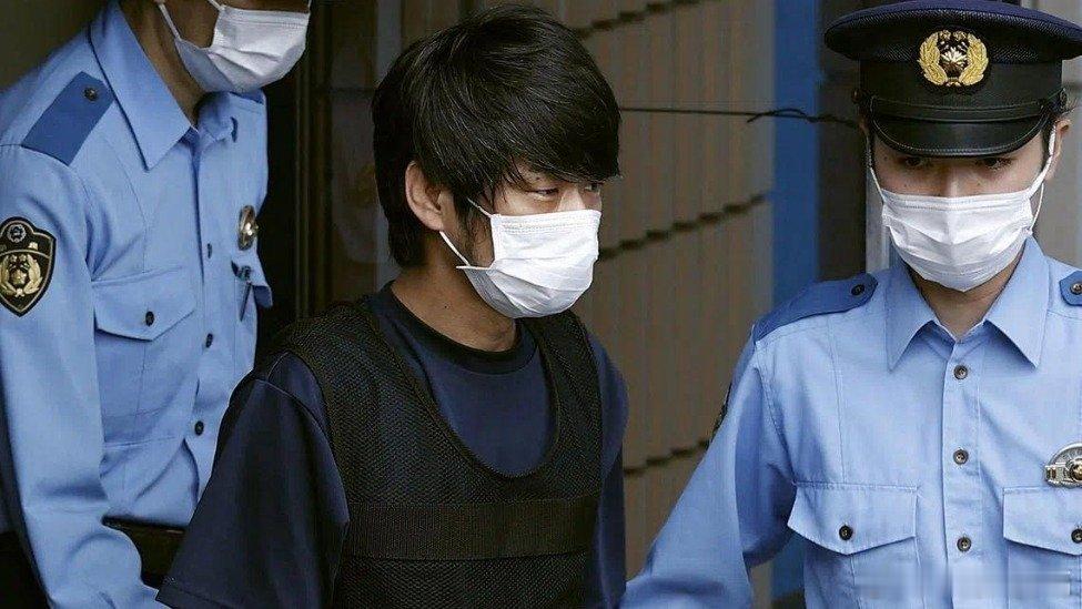 凤凰新闻【安倍晋三枪击案嫌疑人认罪】△山上彻也（资料图）当地时间28日下午，日本
