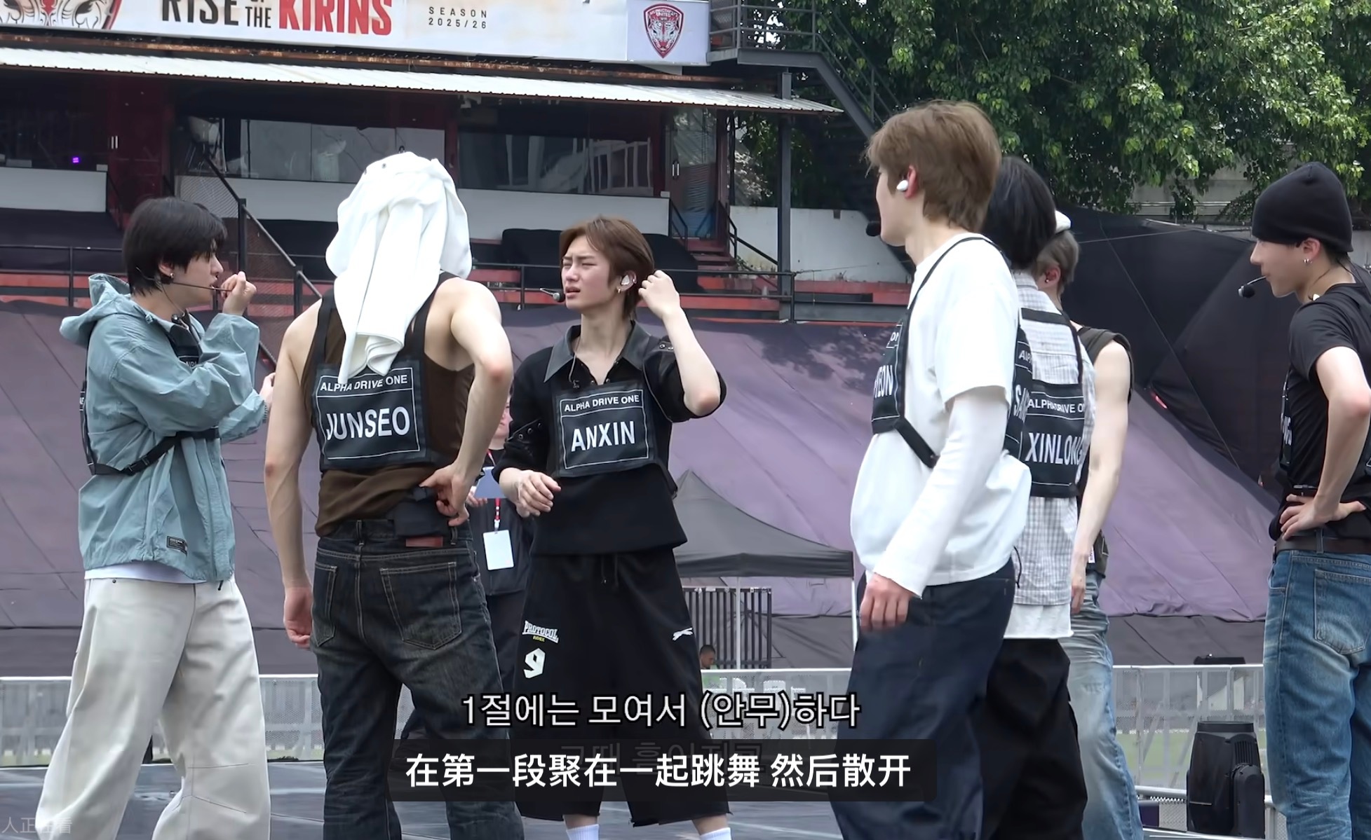 人家突觉好难受…一点进去就是我小宝比忙前忙后照顾人观察动线讲解动线，像鸭子首领鸭