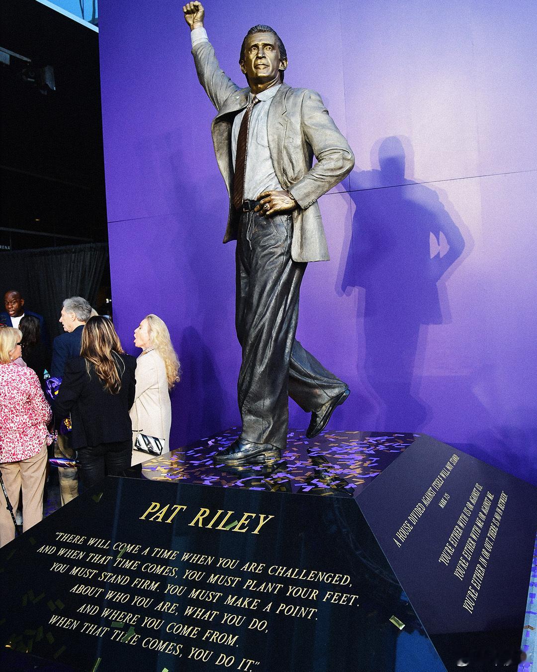 Pat Riley 也有銅像了。 