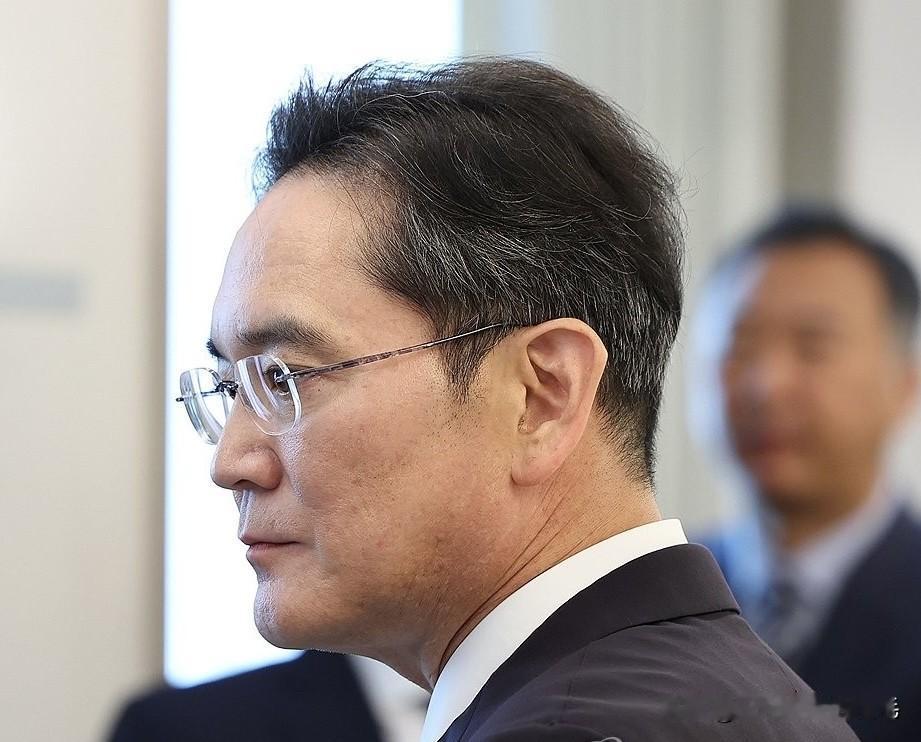 韩国三星电子会长李在镕涉嫌“非法合并·会计造假”案17日迎来大法院终审宣判。该案