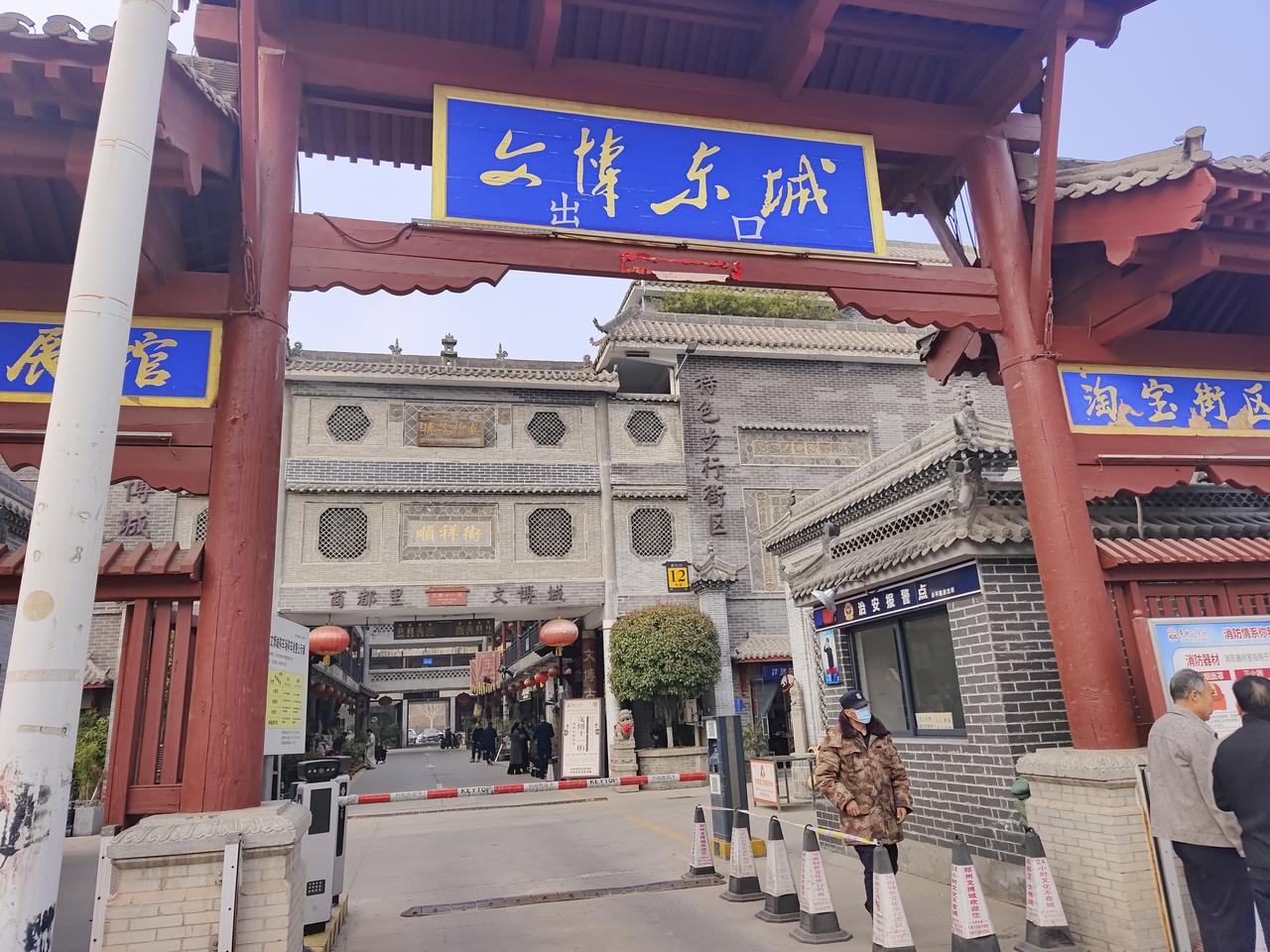 郑州文博城也是好起来了，
都有短剧来这租场地，
看样子又有透视男主即将诞生，
一