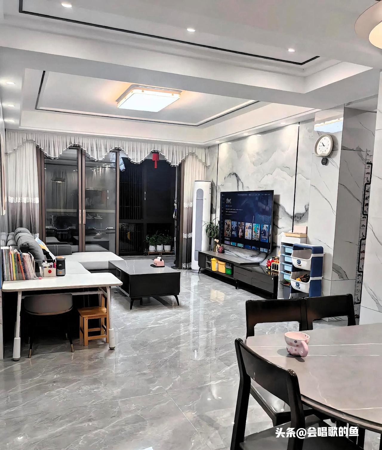 2025年7月，我终于把成都icon那套住了5年的房子卖了。签完字没哭，只觉得浑