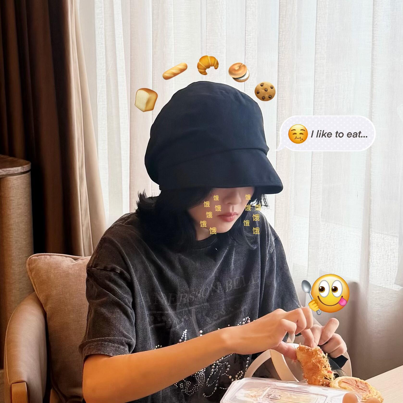 🦌：嚼嚼嚼🍞ᵔ⤙ᵔ🍞 吃得好香啊[馋嘴]，同款撕面包只允许两个手指碰到🤣