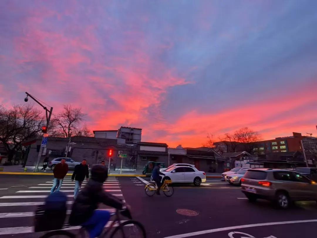 2025来了，迎接初升的太阳，走向新的开始，继续前进新的一年重启 明天就2025