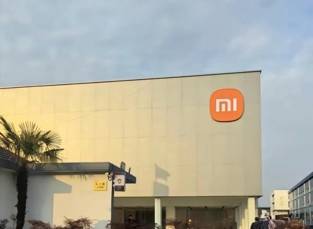 【小米汽车上市最后冲刺准备】
雷军亲临小米汽车首家4S店
最后月底3月28准时上