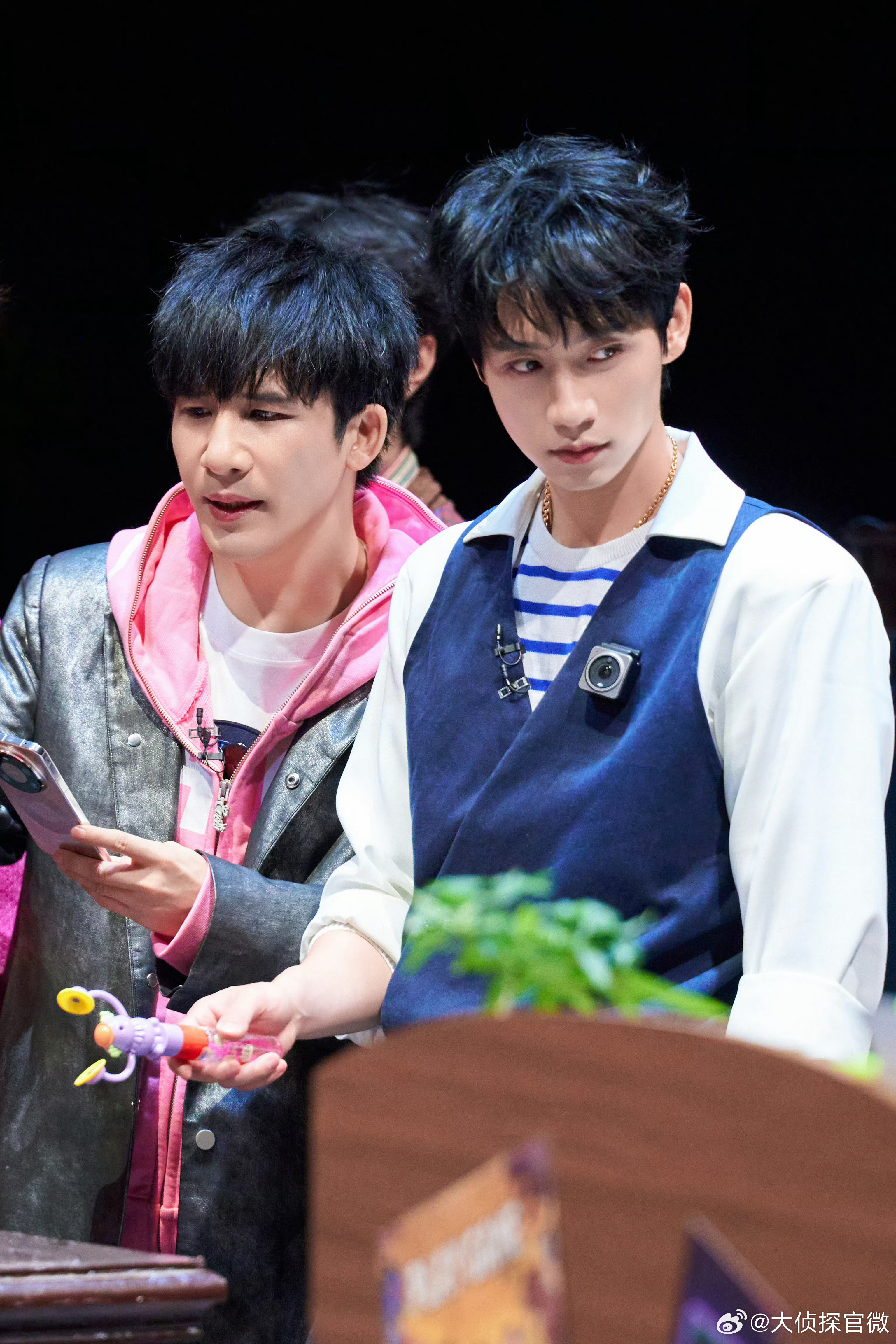 大侦探第十一季第三案《焰火镇迷案》剧照来啦～侦探：大张伟参与玩家：何炅、王鸥、魏