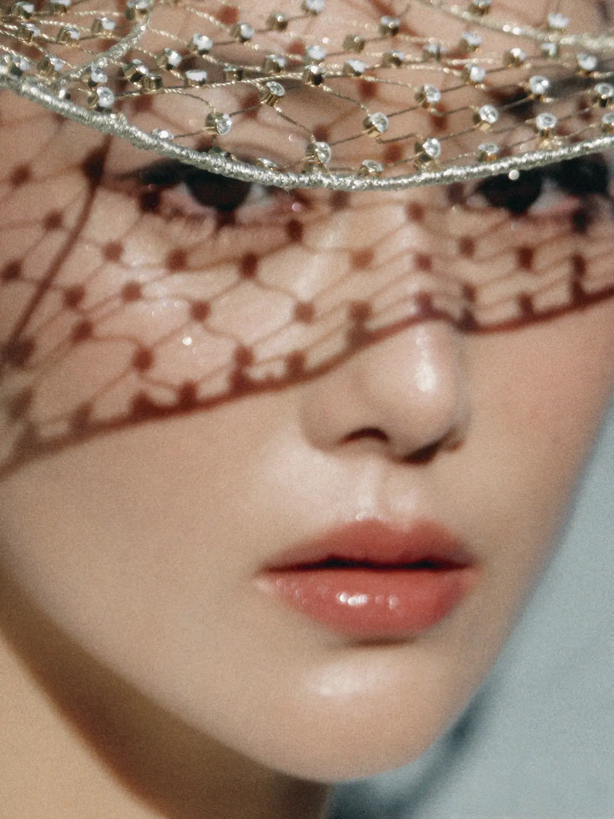 张馨予｜BASIC杂志拍摄。时尚大片美图，高级感 cr：BASIC中文版