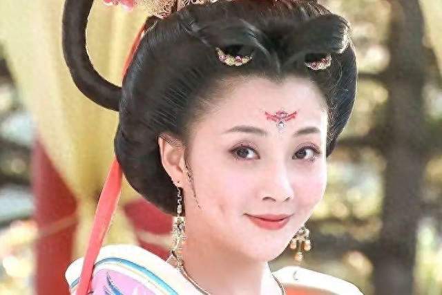 打破世俗偏见！46岁单身无子，殷桃把独处日子过成顶级顶配